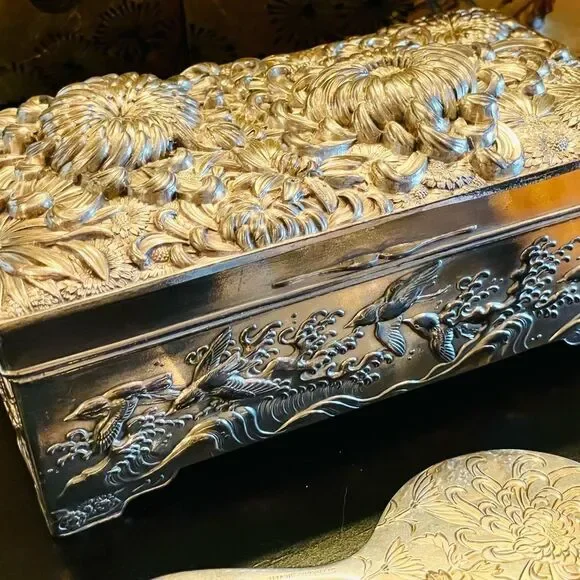 ♥️ Japanese Meiji Silver Chrysanthemum Box High Relief Repoussé Antique